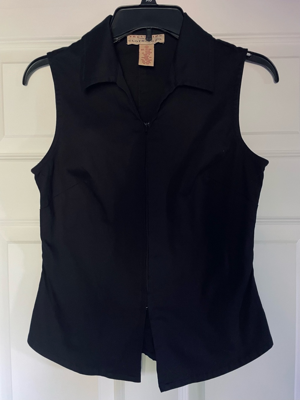 Telluride Vintage Black Sleeveless Tailored Zip-Front Collared Top